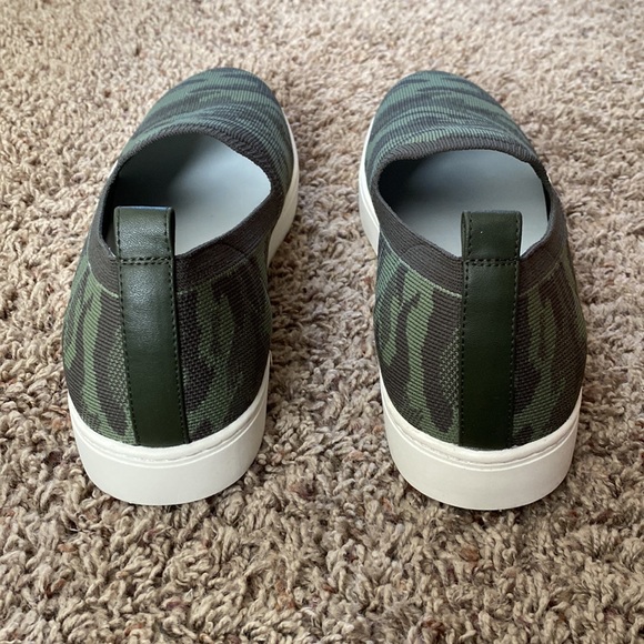 Banana Republic Recycled Knit Slip-On Sneaker in Camouflage - Picture 3 of 9